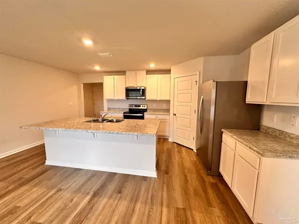 $2,150 | 6081 Secretariat Way, Pensacola, FL 32526