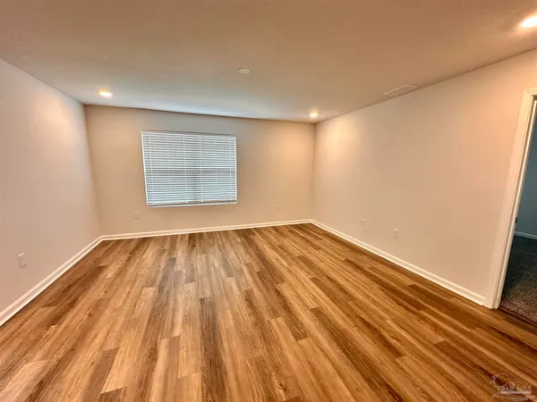 $2,150 | 6081 Secretariat Way, Pensacola, FL 32526