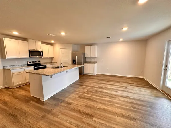 $2,150 | 6081 Secretariat Way, Pensacola, FL 32526