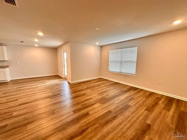 $2,150 | 6081 Secretariat Way, Pensacola, FL 32526