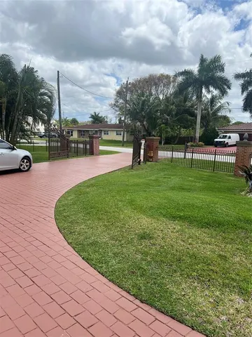 $8,000 | 11301 Southwest 3rd Street, Plantation, FL 33325