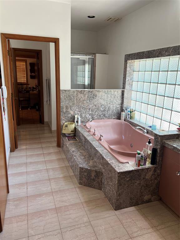 11301 Southwest 3rd Street Plantation, FL 33325 - Photo 8 of 24 a bathroom with a tub a sink and a mirror