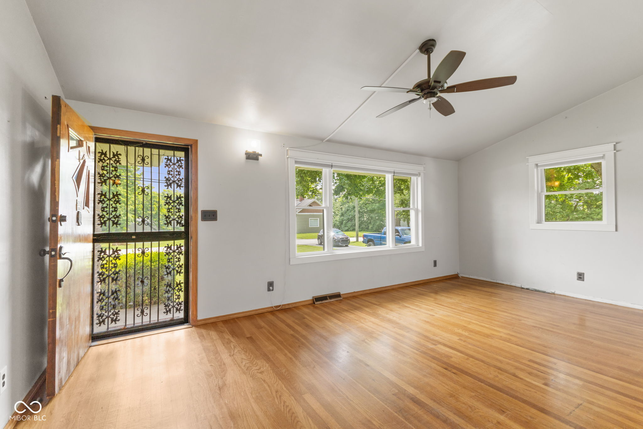 7118 Milhouse Road Indianapolis, IN 46221 - Photo 5 of 44