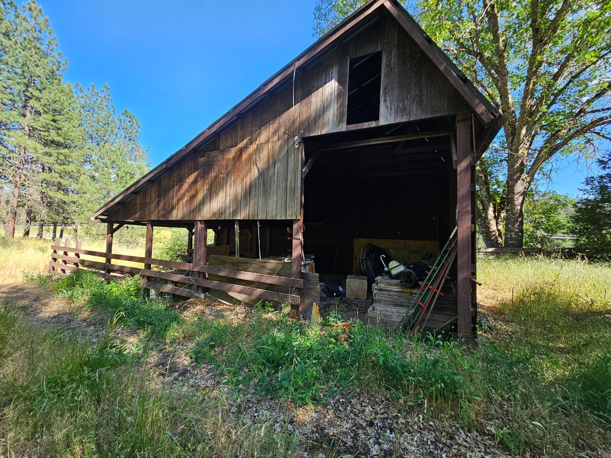 2756 Robertson Bridge Road Grants Pass, OR 97526 - Photo 8 of 46 6