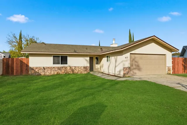 a view of a house with a backyard