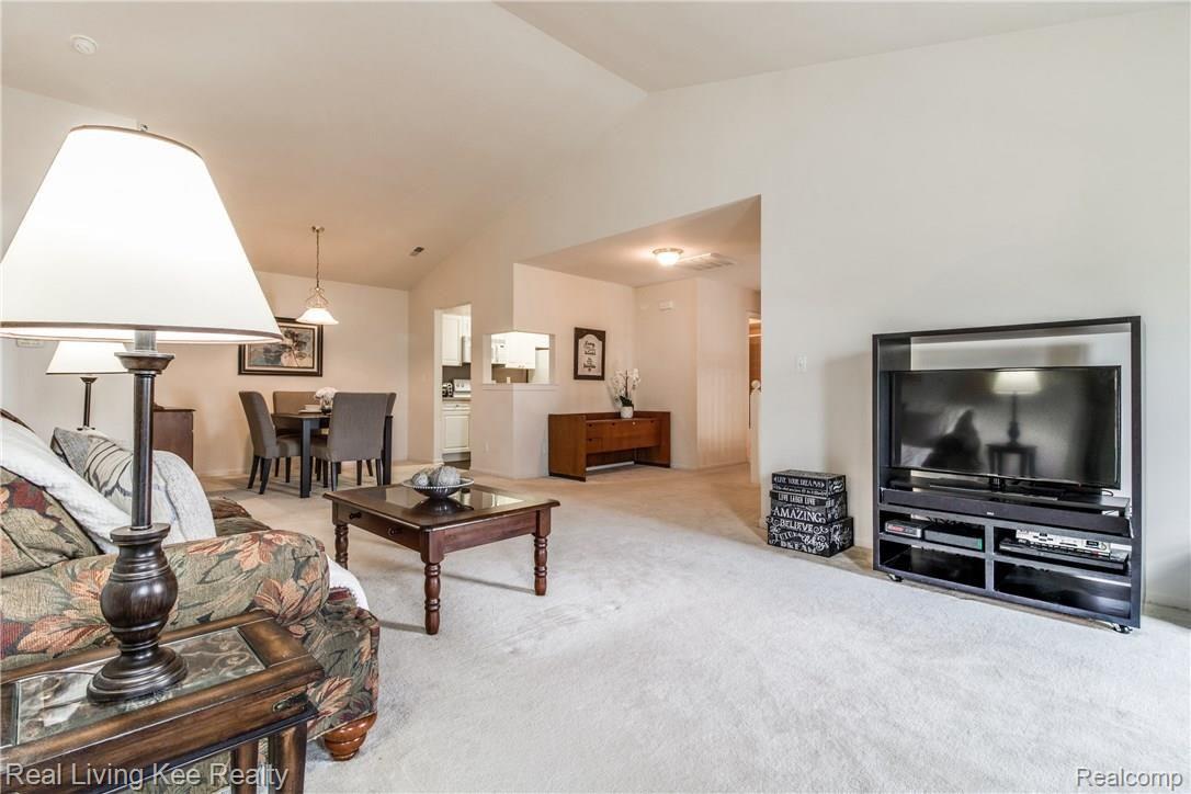 3393 Tremonte Circle, Unit 204 Rochester, MI 48306 - Photo 10 of 40 Interiors (11 of 29).jpg