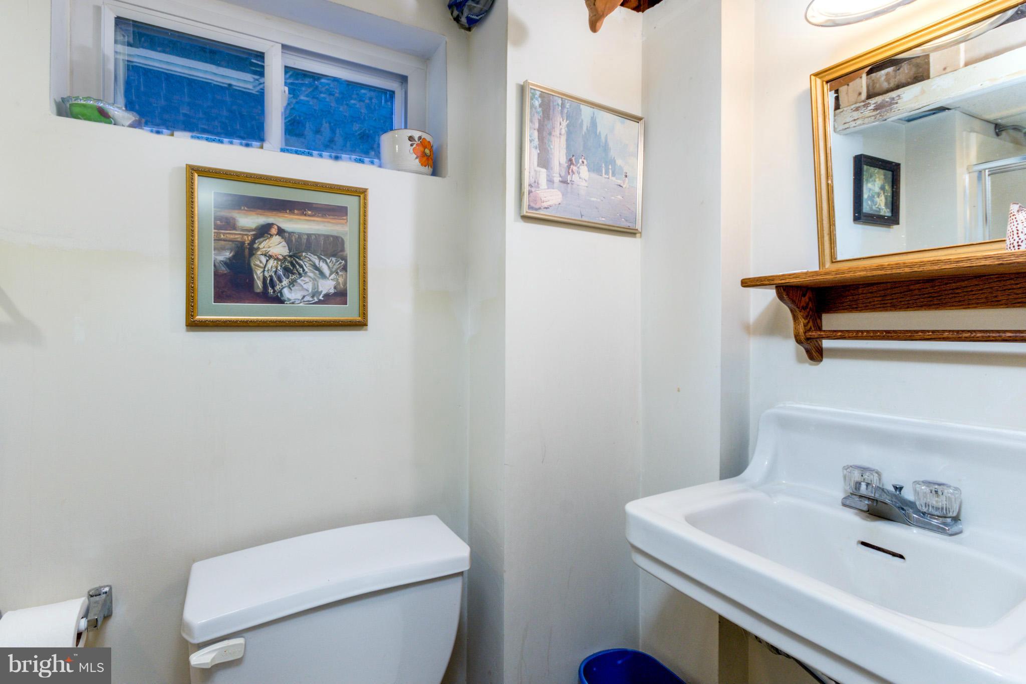 7211 Oxford Road Baltimore, MD 21212 - Photo 22 of 26 Bath