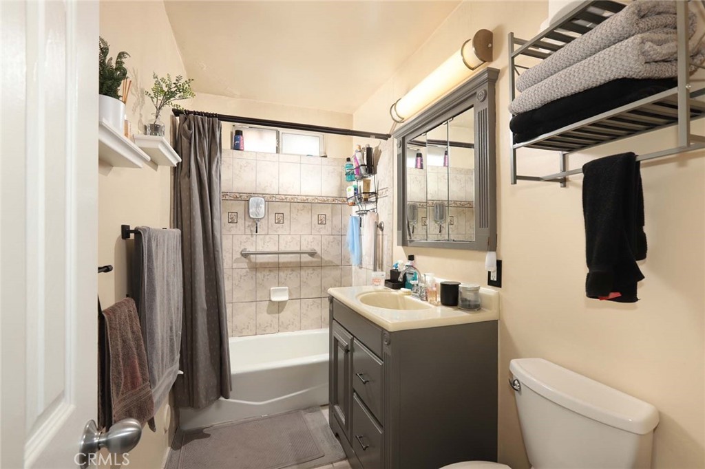 358 Patton Street Los Angeles, CA 90026 - Photo 12 of 24 Main Bath