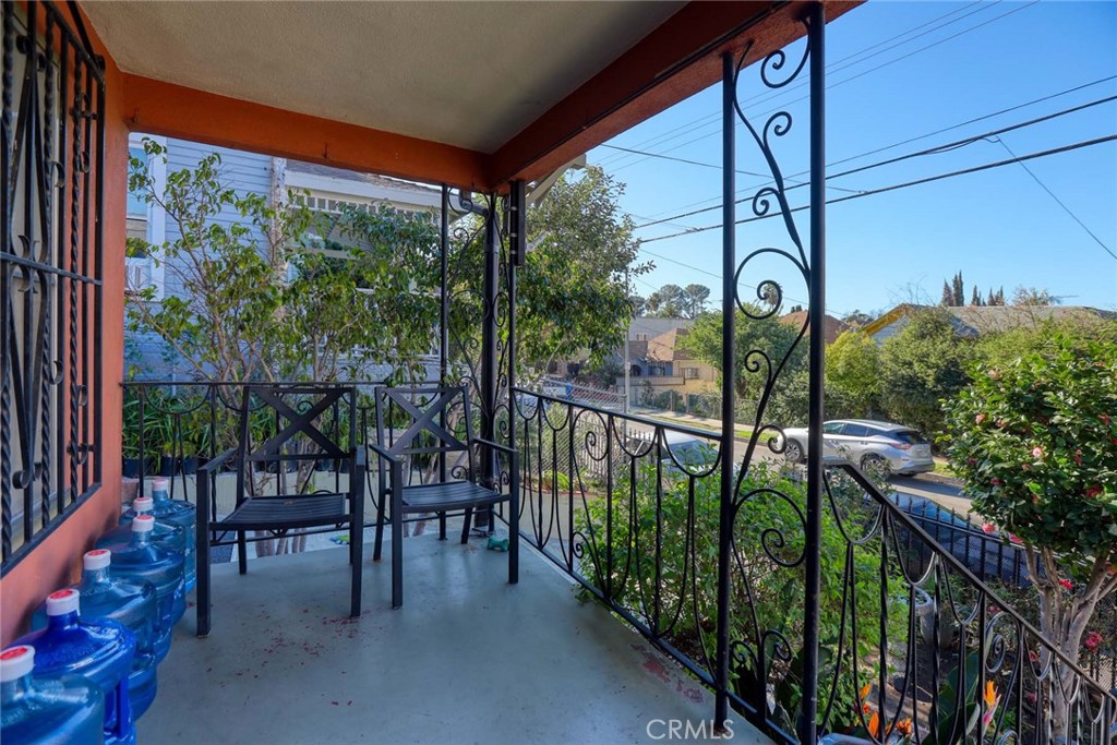 358 Patton Street Los Angeles, CA 90026 - Photo 19 of 24 front porch