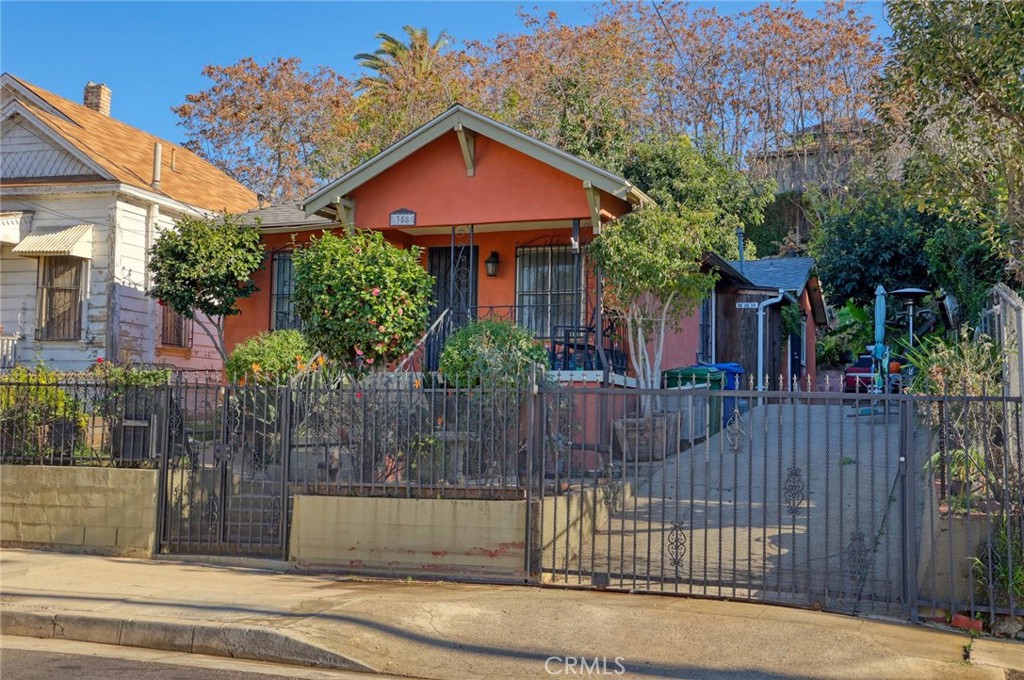 358 Patton Street Los Angeles, CA 90026 - Photo 2 of 24