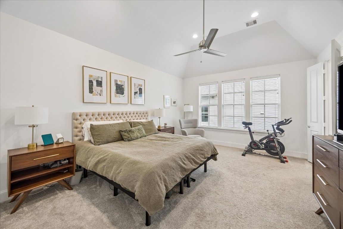 3302 West 12th Street Houston, TX 77008 - Photo 11 of 23 Primary bedroom with tons of space for a seating area, home gym or a desk.