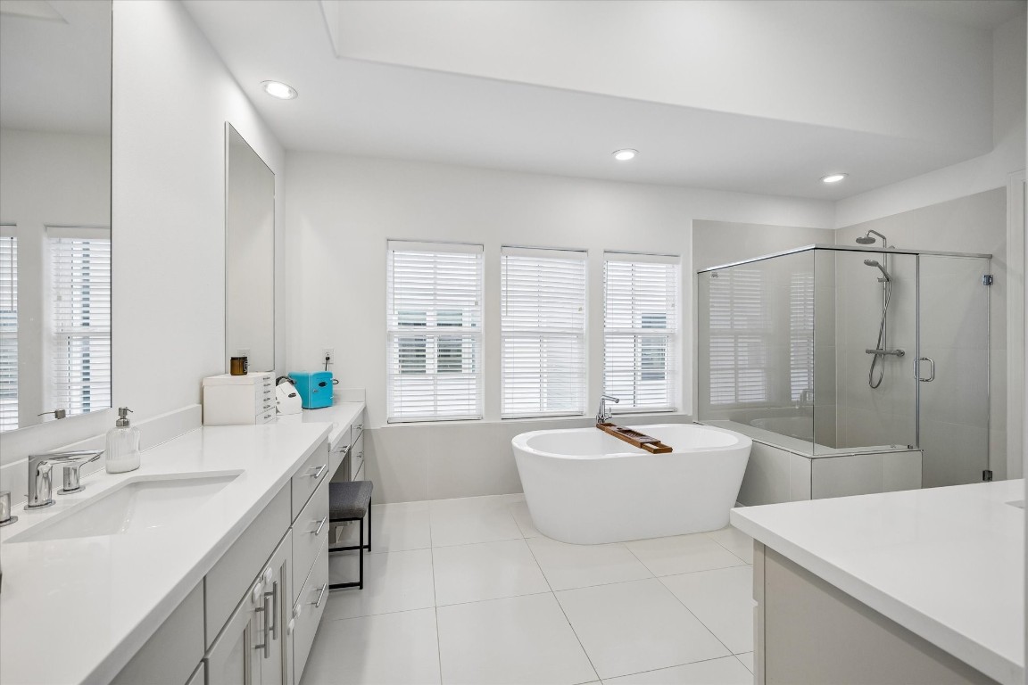 3302 West 12th Street Houston, TX 77008 - Photo 12 of 23 Primary bathroom steals the show.