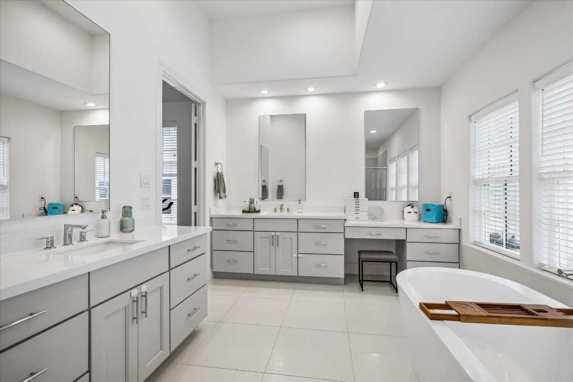 3302 West 12th Street Houston, TX 77008 - Photo 13 of 23 Dual vanities, a soaking tub and a separate shower.