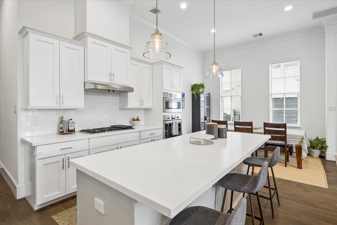 3302 West 12th Street Houston, TX 77008 - Photo 8 of 23 Absolutely gorgeous kitchen.