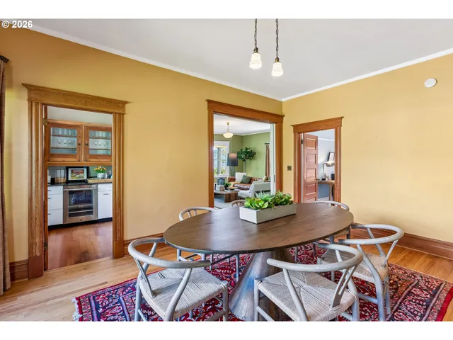 $1,425,000 | 811 Oak Street, Hood River, OR 97031