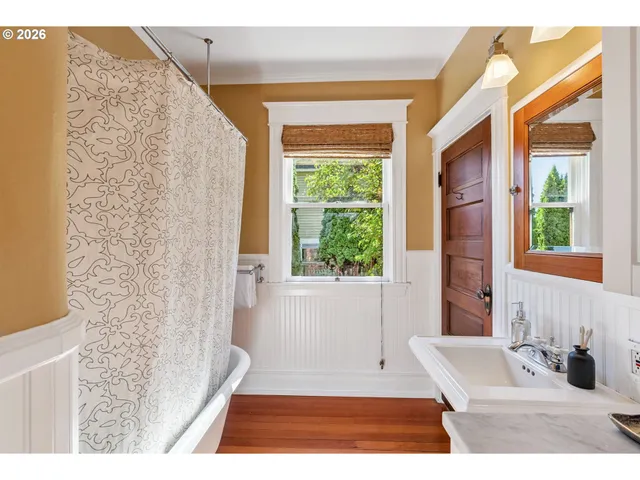 $1,425,000 | 811 Oak Street, Hood River, OR 97031