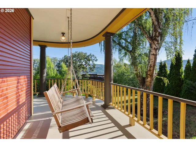 $1,425,000 | 811 Oak Street, Hood River, OR 97031