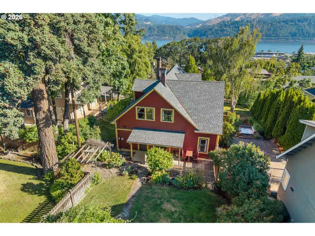 $1,425,000 | 811 Oak Street, Hood River, OR 97031