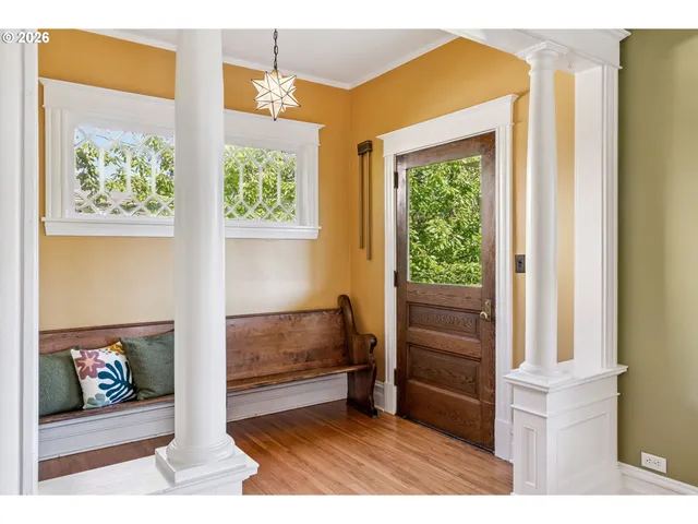 $1,425,000 | 811 Oak Street, Hood River, OR 97031