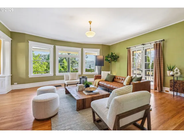 $1,425,000 | 811 Oak Street, Hood River, OR 97031