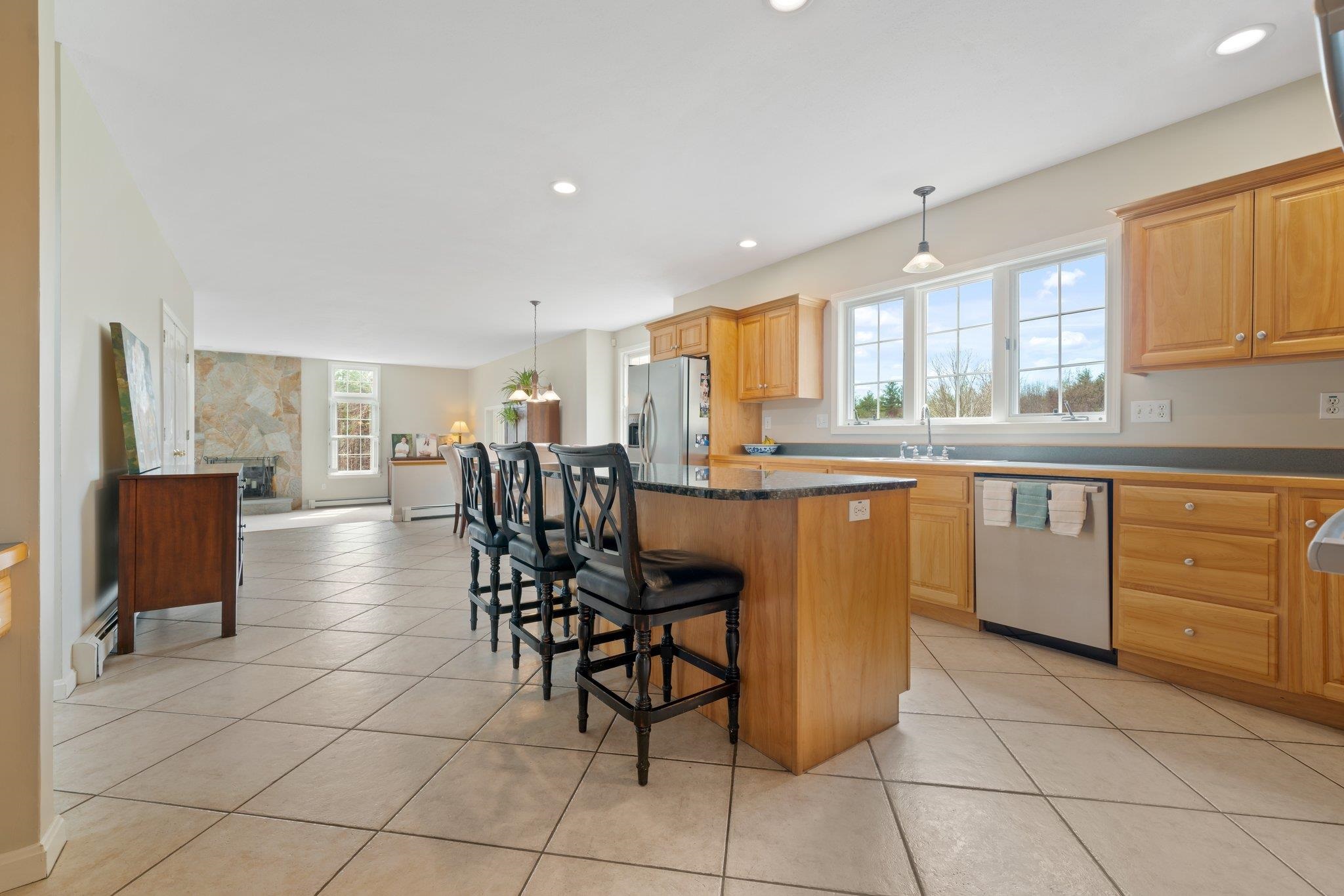 6 Chestnut Street Windham, NH 03087 - Photo 4 of 34