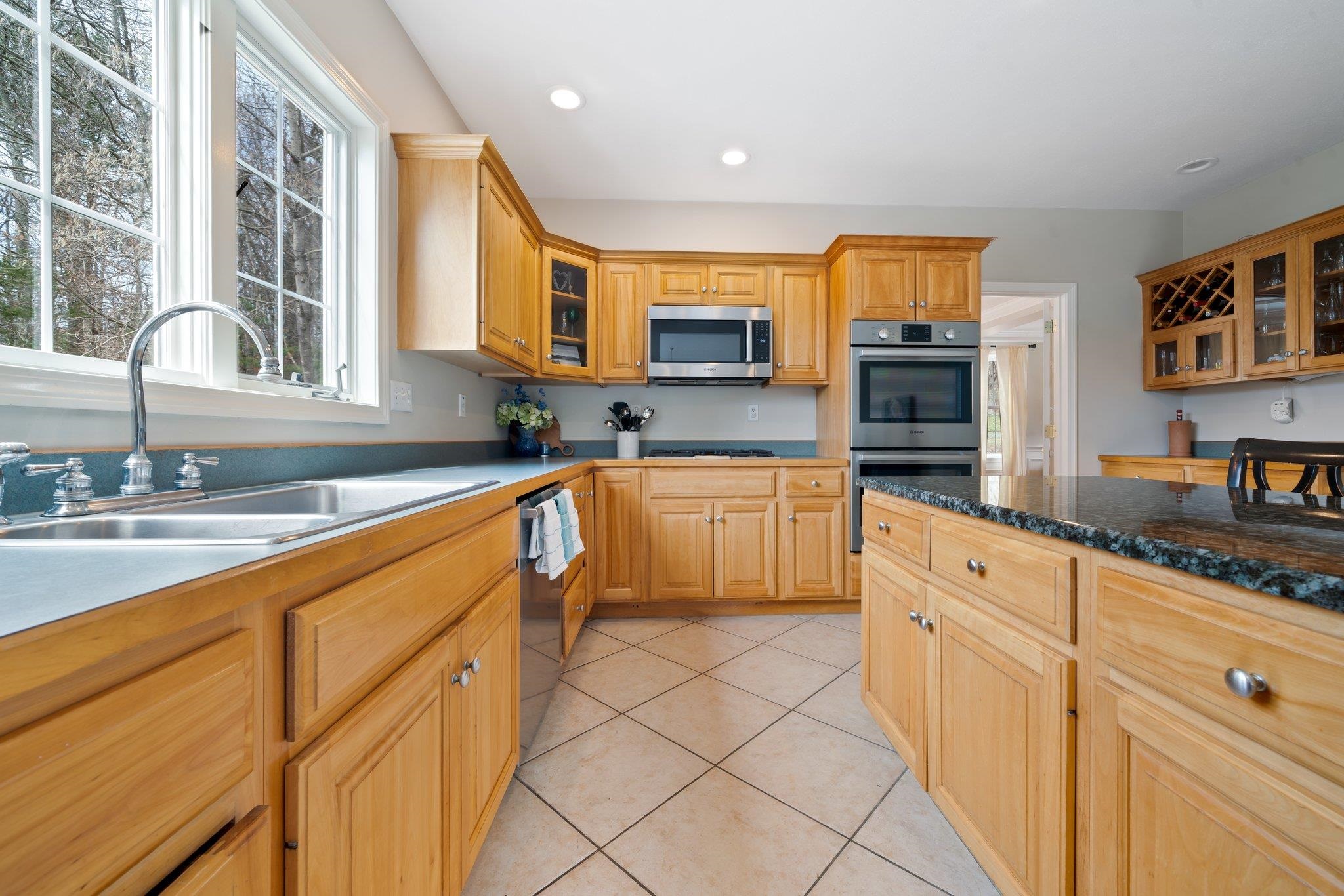 6 Chestnut Street Windham, NH 03087 - Photo 5 of 34