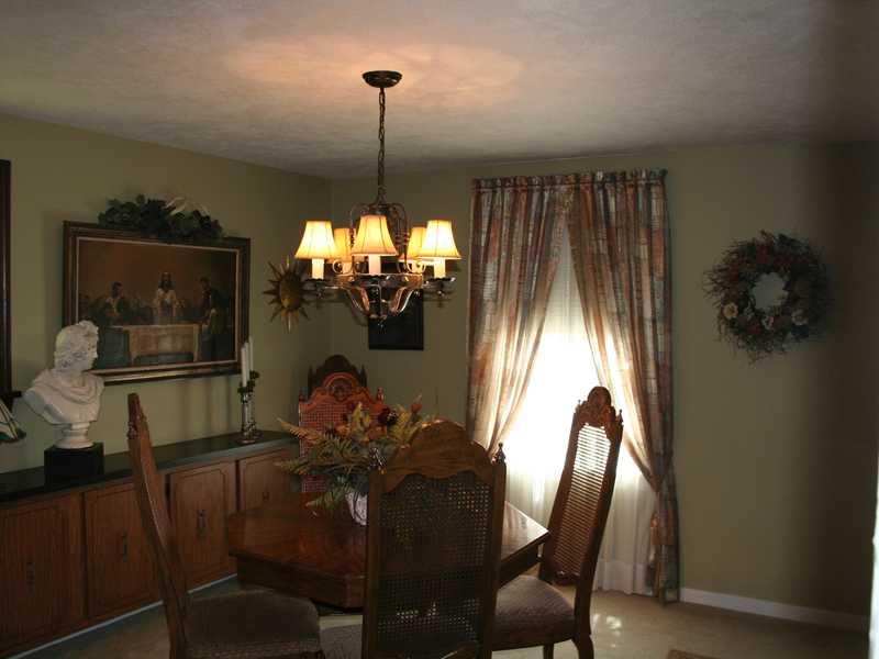 37 Tanager Drive McKees Rocks, PA 15136 - Photo 3 of 14 Dining Room.