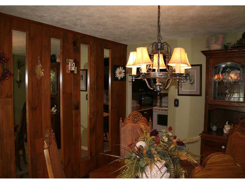 37 Tanager Drive McKees Rocks, PA 15136 - Photo 4 of 14 Dining Room.