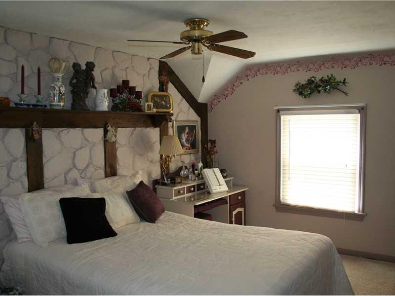 37 Tanager Drive McKees Rocks, PA 15136 - Photo 7 of 14 Master Bedroom.