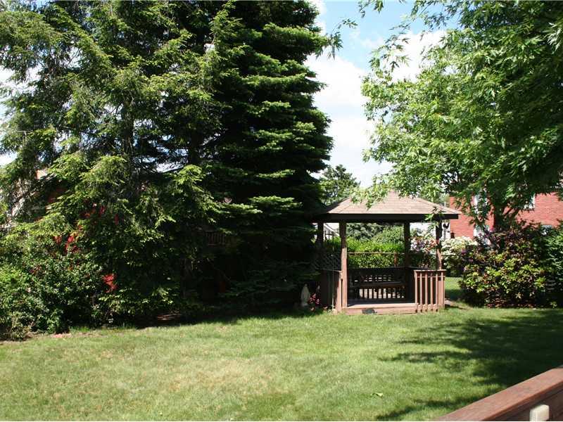 37 Tanager Drive McKees Rocks, PA 15136 - Photo 10 of 14 Yard/Garden.