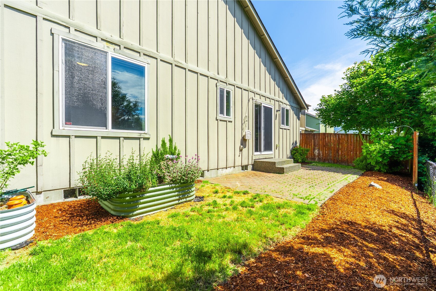 242 Riggs Drive East Enumclaw, WA 98022 - Photo 33 of 40 a house with a outdoor space