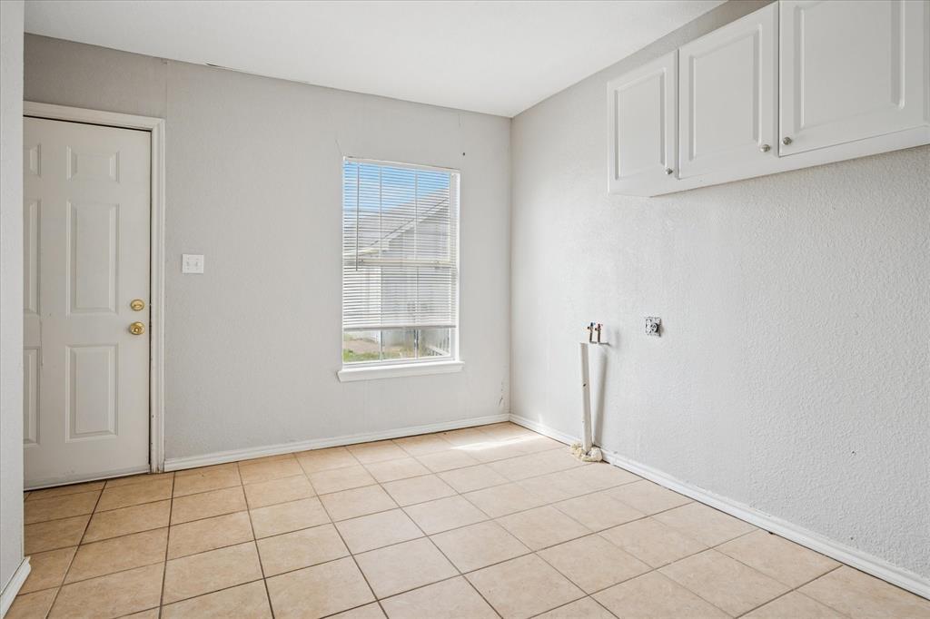 9828 County Road Alvarado, TX 76009 - Photo 14 of 20 a view of an empty room and window