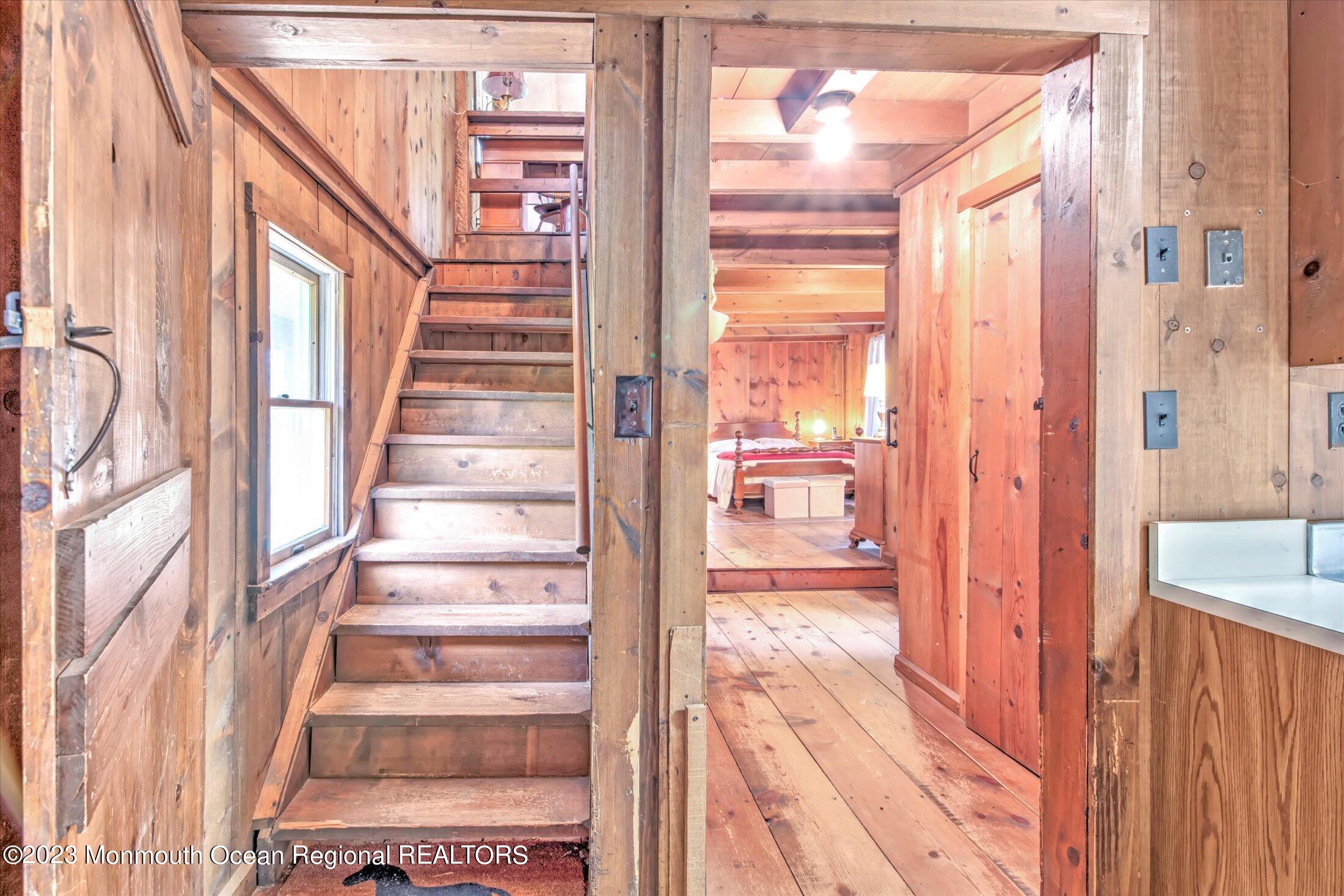 276 Millstone Road Perrineville, NJ 08535 - Photo 3 of 25 06-FOYER