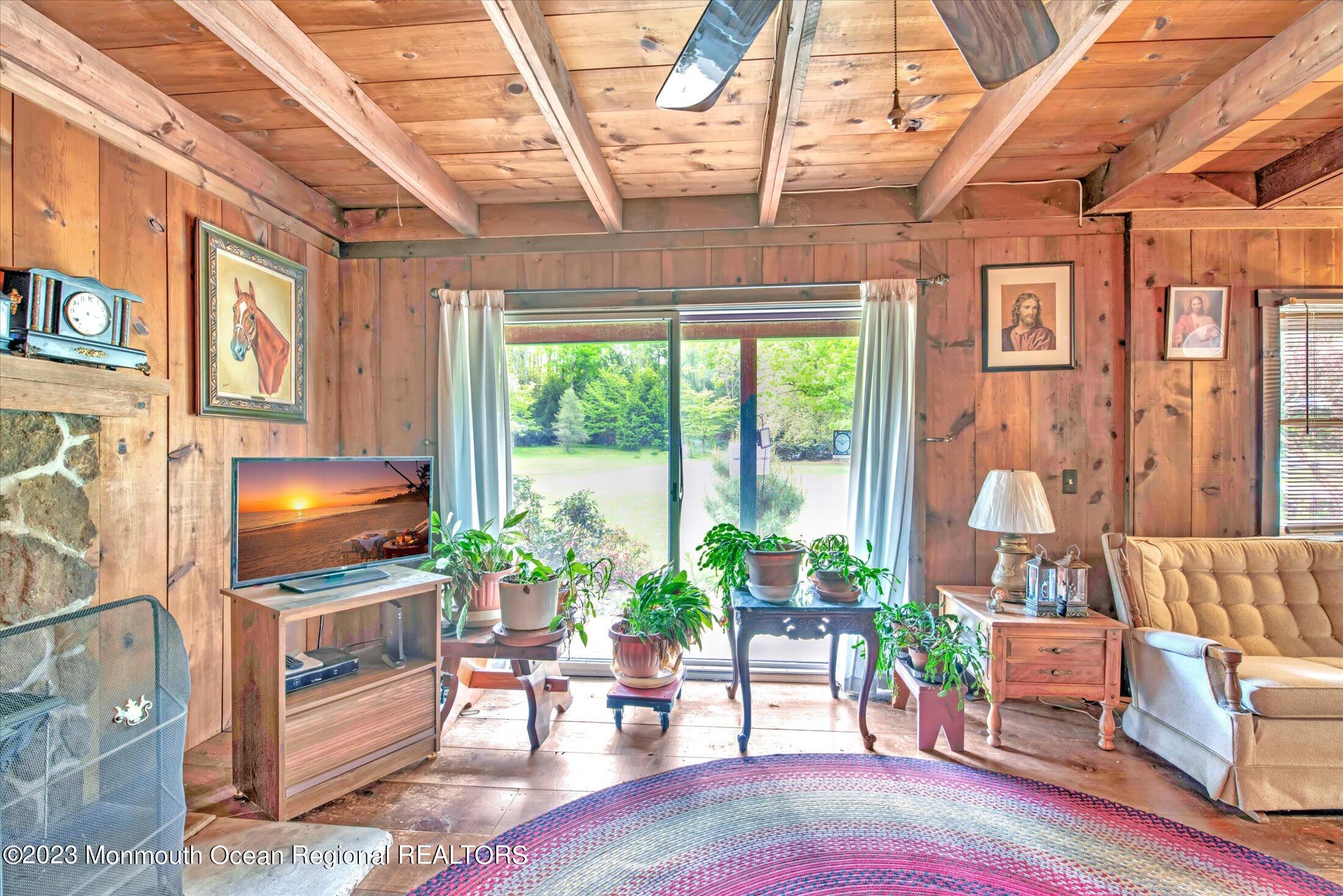 276 Millstone Road Perrineville, NJ 08535 - Photo 8 of 25 13-LIVING ROOM