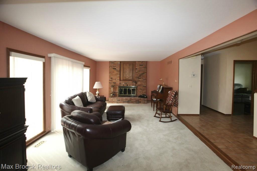 773 Ten Point Drive Rochester, MI 48309 - Photo 3 of 31 773 Ten Point-9722.jpg