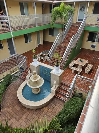 a view of a house with backyard