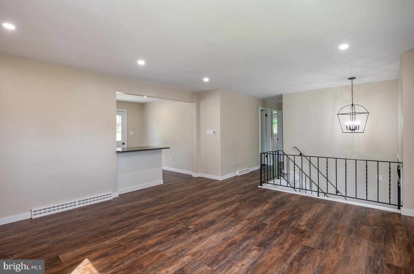 921 Shelbourne Road Reading, PA 19606 - Photo 5 of 34