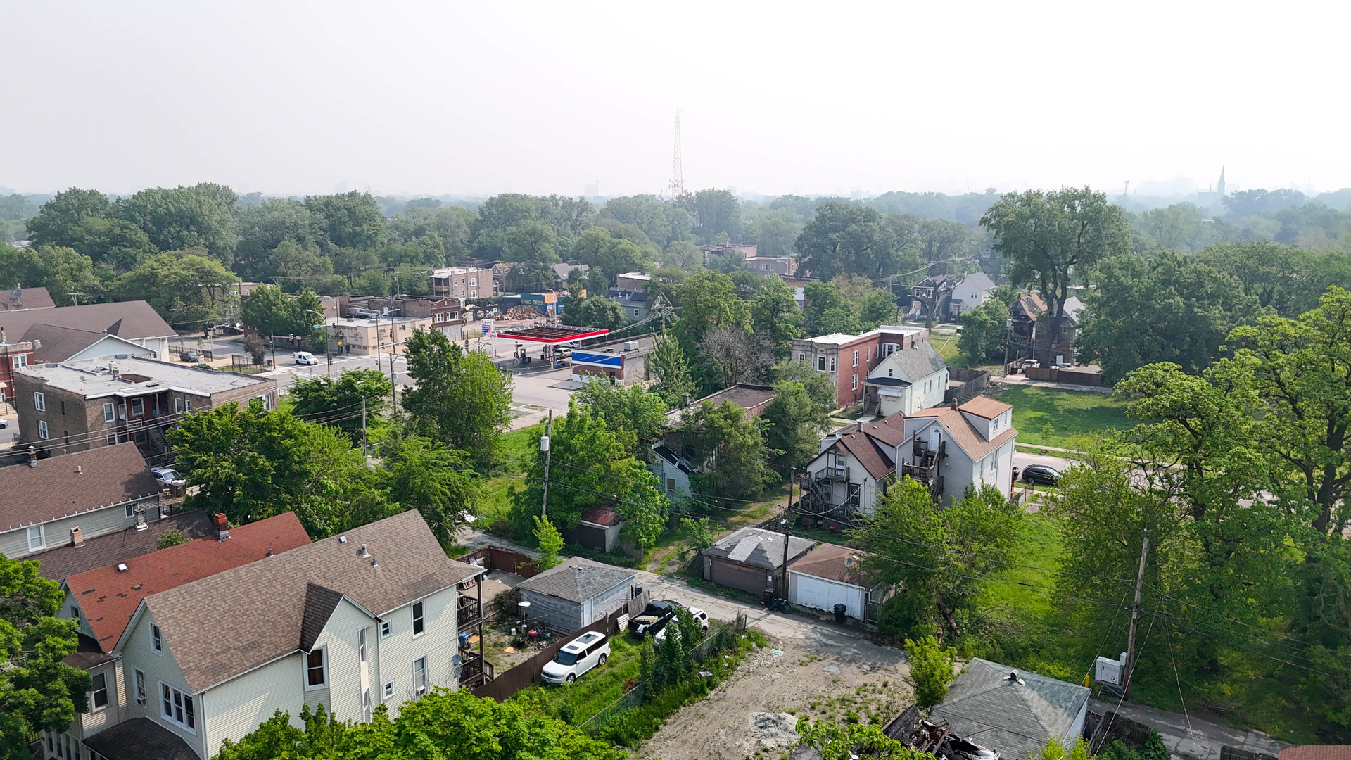 5935 South Carpenter Street Chicago, IL 60621 - Photo 5 of 6 an aerial view of multiple house