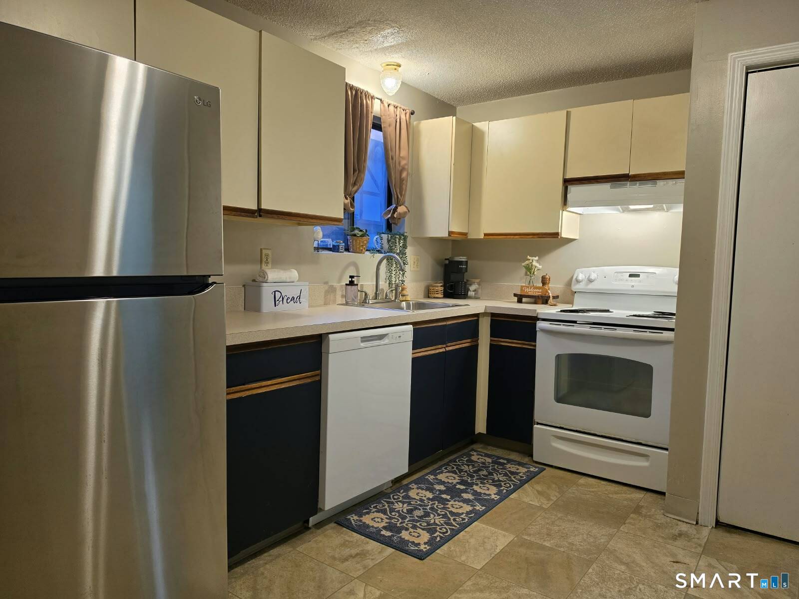 1448 Meriden Road, Unit 15 Waterbury, CT 06705 - Photo 8 of 27 Gallery Image 8