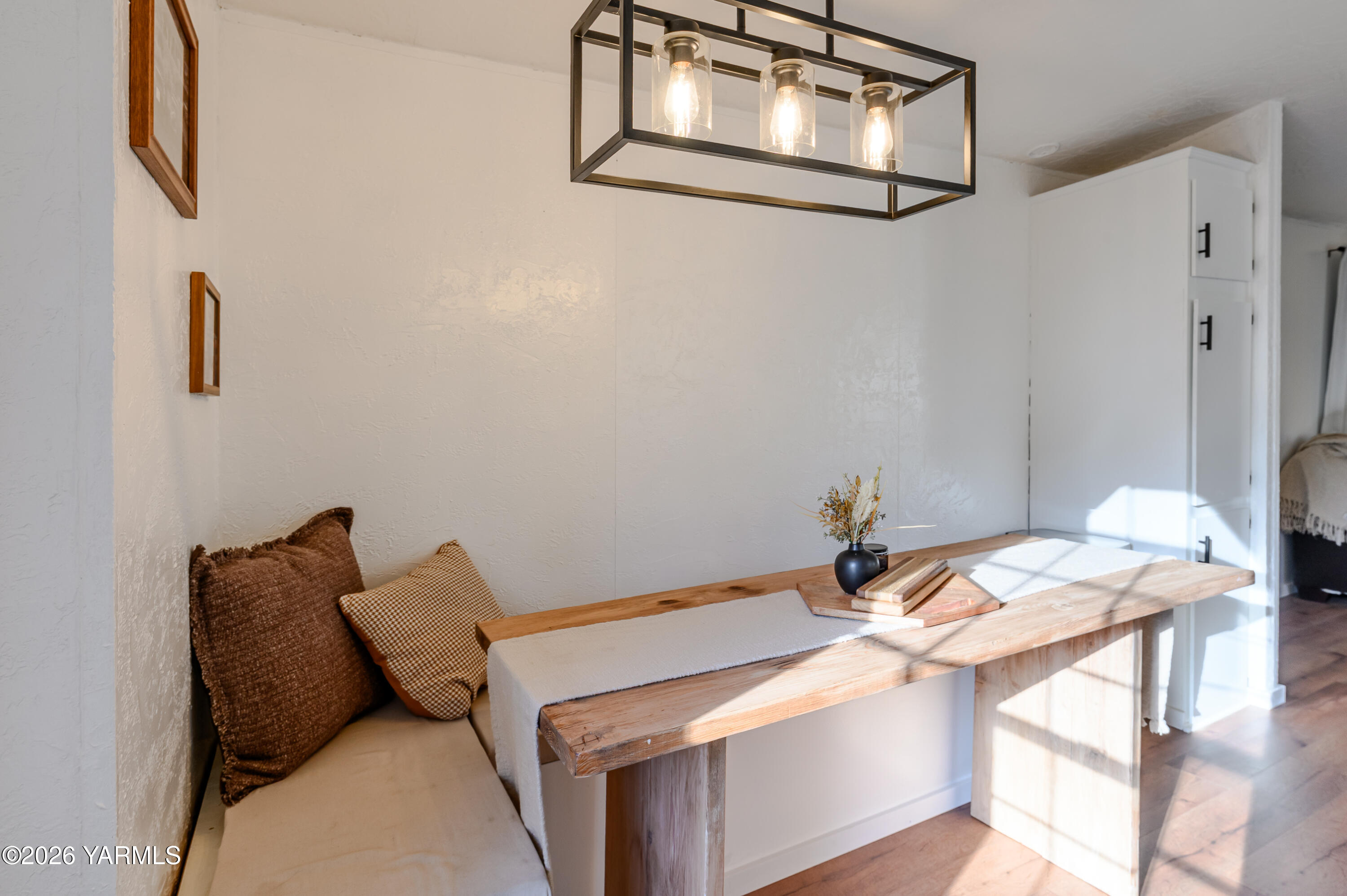 6371 Fork Road North Yakima, WA 98903 - Photo 3 of 19 a room with a table and a window