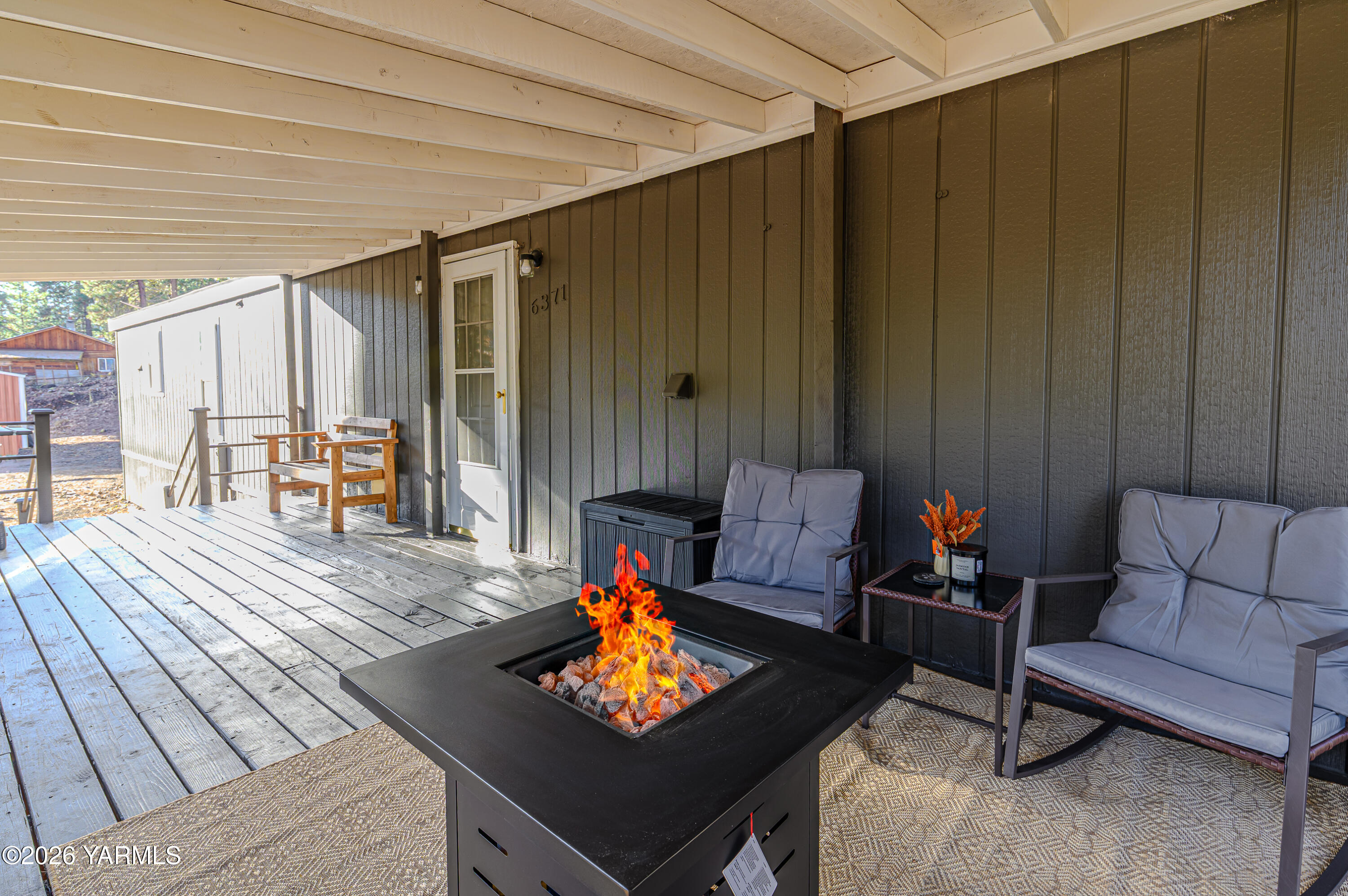 6371 Fork Road North Yakima, WA 98903 - Photo 5 of 19 a outdoor space with furniture