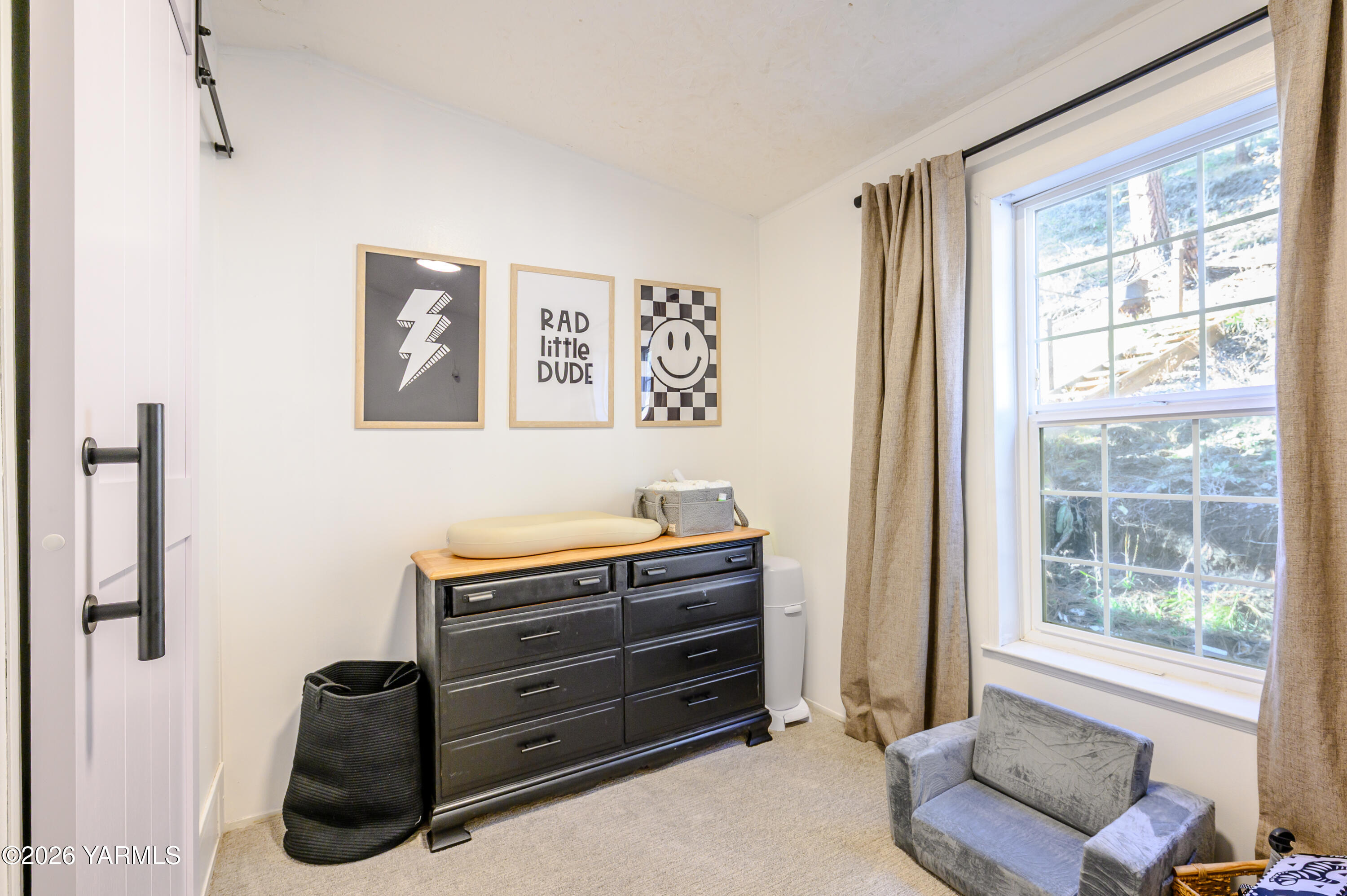 6371 Fork Road North Yakima, WA 98903 - Photo 9 of 19 a room with furniture and a window