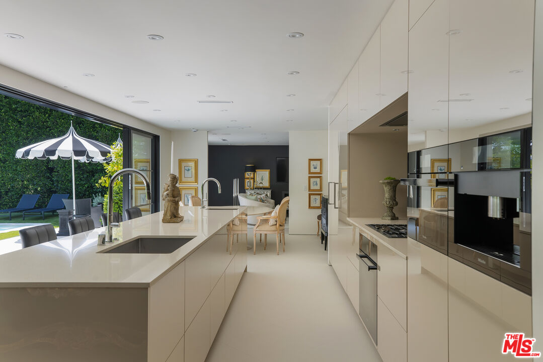 1074 Chantilly Road Los Angeles, CA 90077 - Photo 16 of 64