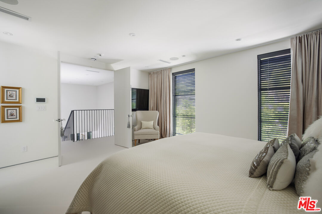 1074 Chantilly Road Los Angeles, CA 90077 - Photo 17 of 64