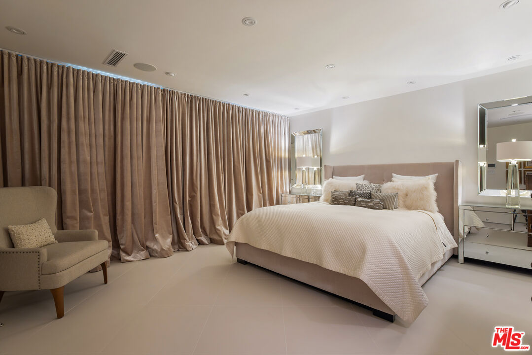 1074 Chantilly Road Los Angeles, CA 90077 - Photo 18 of 64