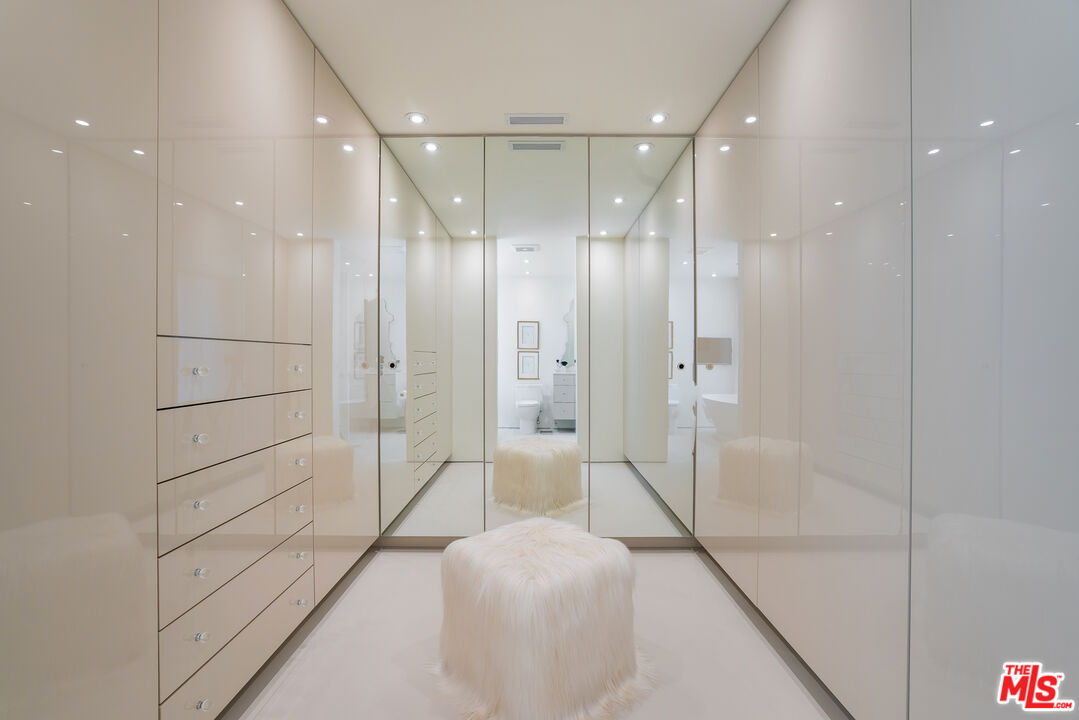 1074 Chantilly Road Los Angeles, CA 90077 - Photo 20 of 64