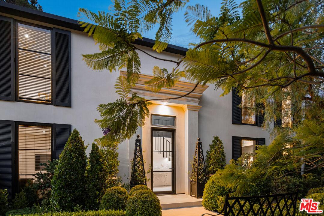 1074 Chantilly Road Los Angeles, CA 90077 - Photo 2 of 64