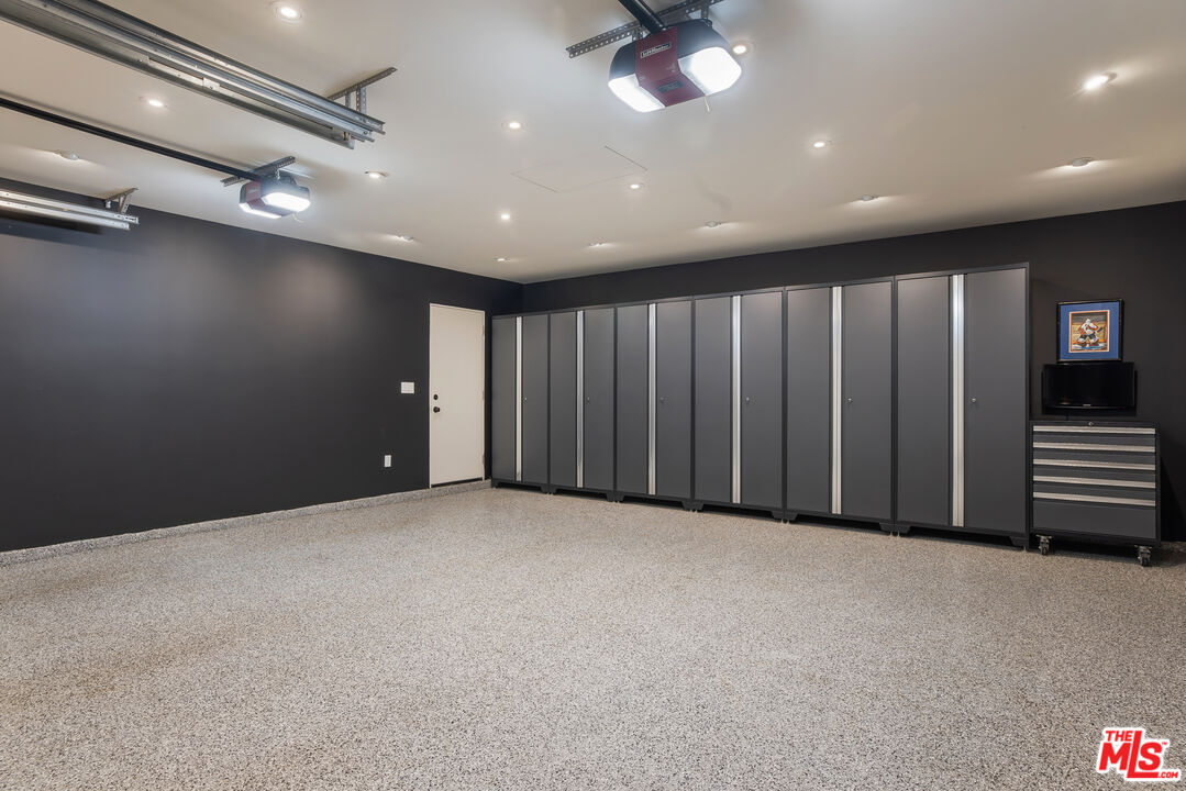 1074 Chantilly Road Los Angeles, CA 90077 - Photo 24 of 64