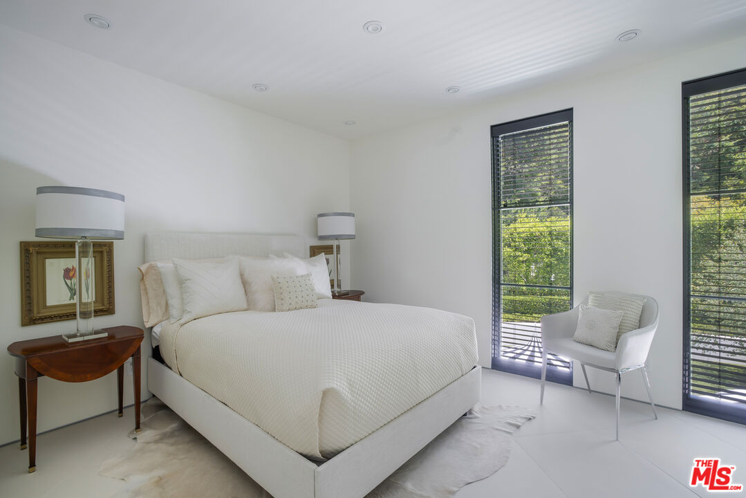 1074 Chantilly Road Los Angeles, CA 90077 - Photo 46 of 64