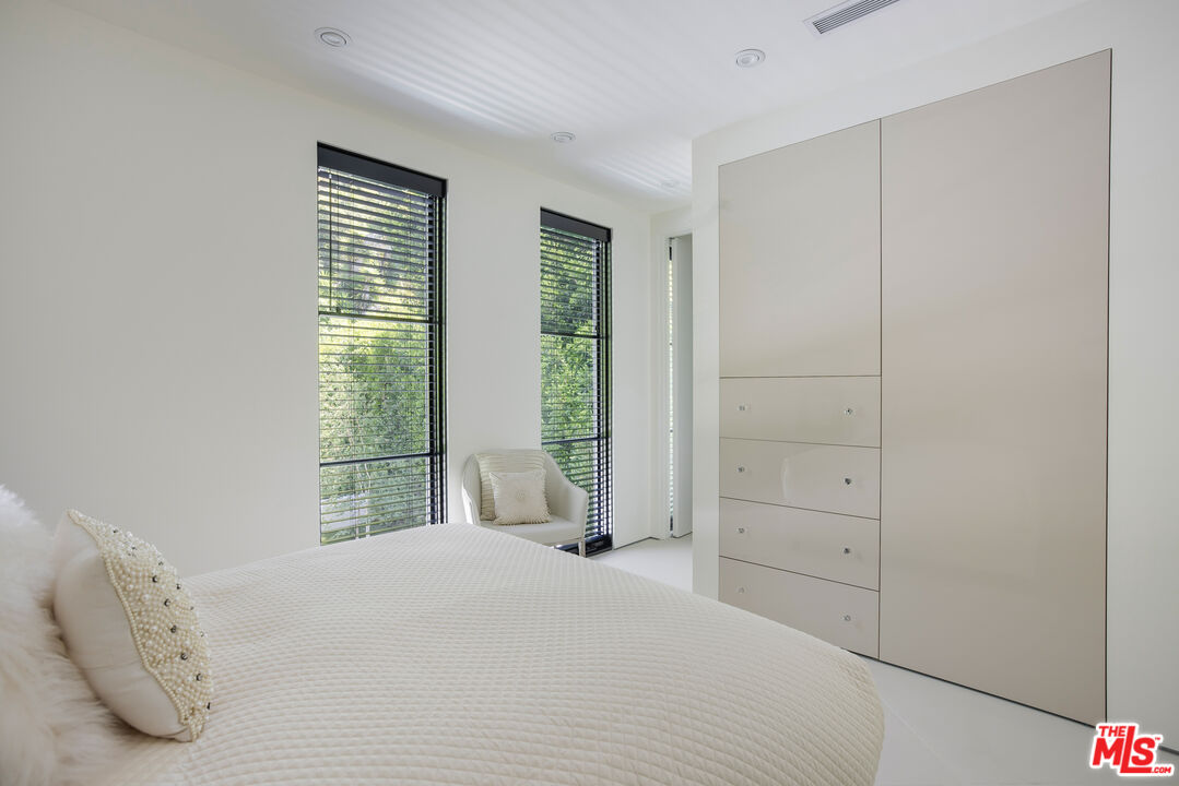 1074 Chantilly Road Los Angeles, CA 90077 - Photo 47 of 64